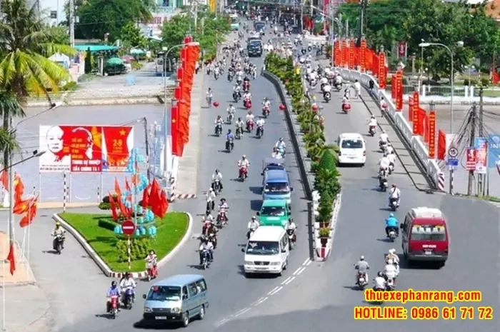 dat-thue-xe-oto-dua-don-tan-noi-phan-rang-ninh-thuan-di-an-giang-va-nguoc-lai-1