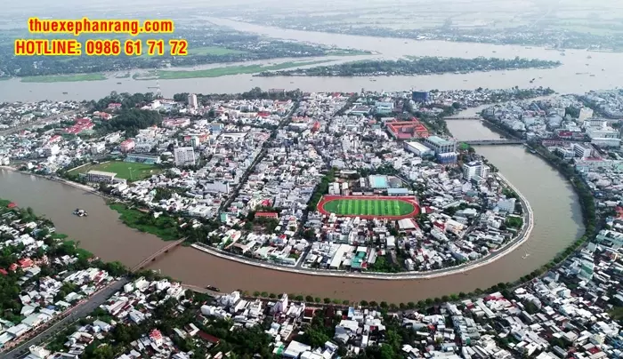 dat-thue-xe-oto-dua-don-tan-noi-phan-rang-ninh-thuan-di-an-giang-va-nguoc-lai-3