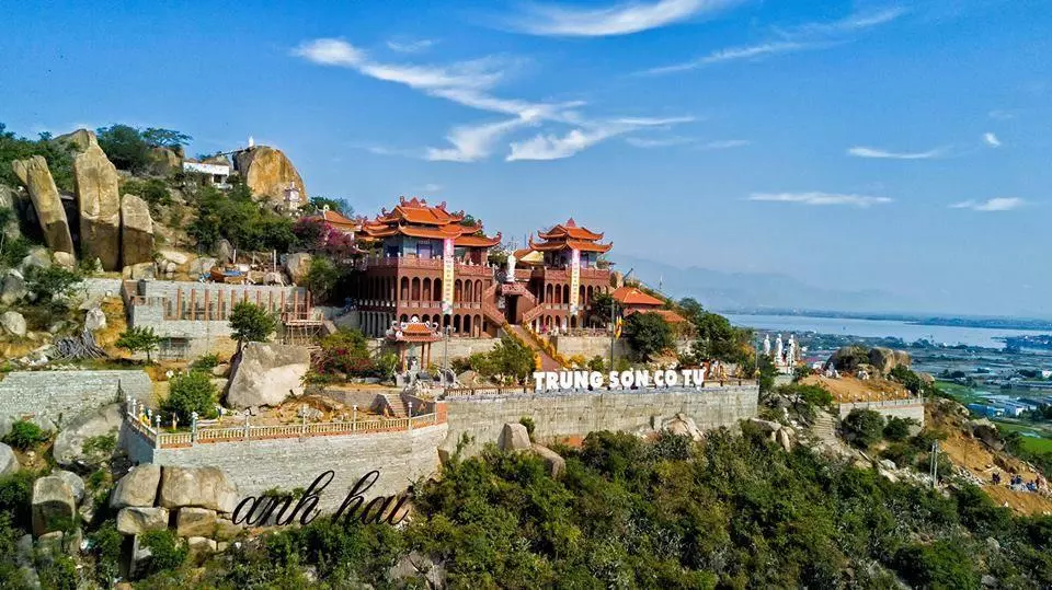 Thuê xe du lịch giá rẻ tham quan chùa Trùng Sơn Cổ Tự tại Ninh Hải, Ninh Thuận