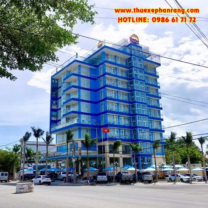 thue-xe-o-to-don-san-bay-cam-ranh-di-khach-san-sunrise-hotel-ninh-thuan-1