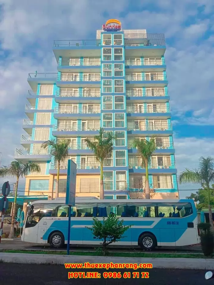 thue-xe-o-to-don-san-bay-cam-ranh-di-khach-san-sunrise-hotel-ninh-thuan-10