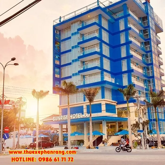 thue-xe-o-to-don-san-bay-cam-ranh-di-khach-san-sunrise-hotel-ninh-thuan-2