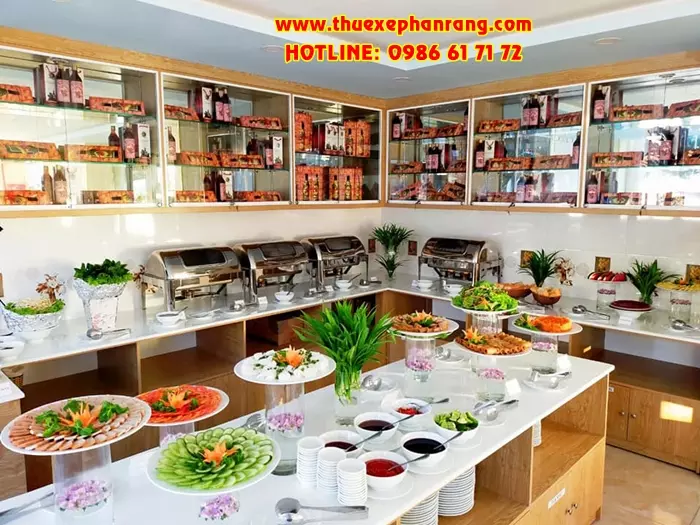 thue-xe-o-to-don-san-bay-cam-ranh-di-khach-san-sunrise-hotel-ninh-thuan-3