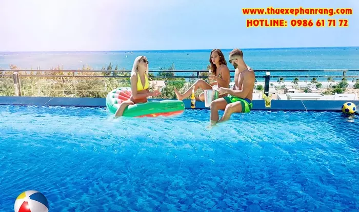 thue-xe-o-to-don-san-bay-cam-ranh-di-khach-san-sunrise-hotel-ninh-thuan-6