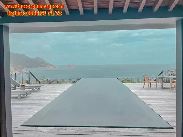 thue-xe-o-to-don-san-bay-cam-ranh-di-resort-amanoi-vinh-hy-ninh-thuan-1