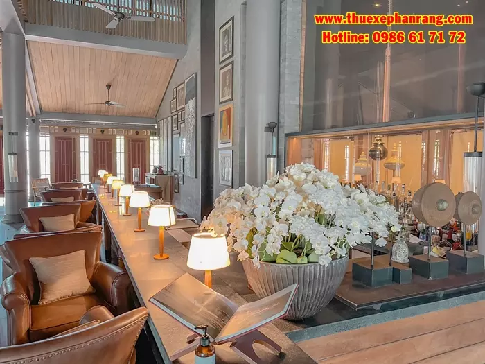 thue-xe-o-to-don-san-bay-cam-ranh-di-resort-amanoi-vinh-hy-ninh-thuan-3