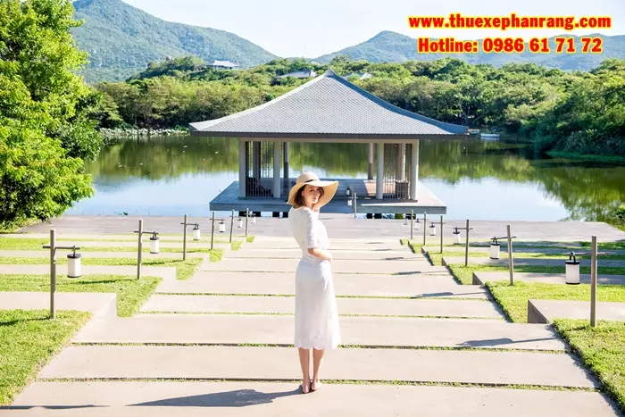 thue-xe-o-to-don-san-bay-cam-ranh-di-resort-amanoi-vinh-hy-ninh-thuan-7