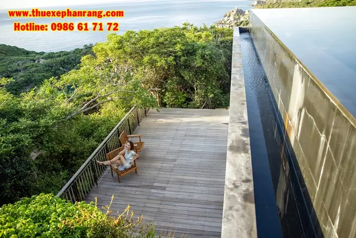 thue-xe-o-to-don-san-bay-cam-ranh-di-resort-amanoi-vinh-hy-ninh-thuan-8