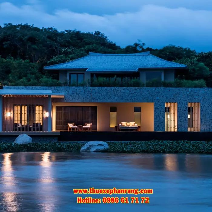 thue-xe-o-to-don-san-bay-cam-ranh-di-resort-amanoi-vinh-hy-ninh-thuan-9
