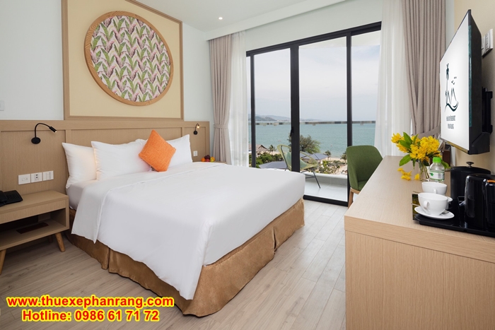 thue-xe-o-to-don-san-bay-cam-ranh-di-resort-hoan-my-ninh-thuan-16