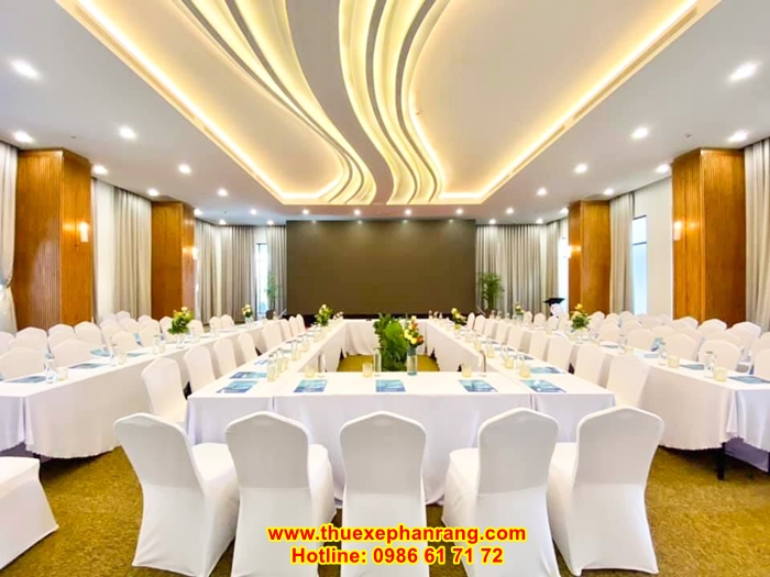 thue-xe-o-to-don-san-bay-cam-ranh-di-resort-hoan-my-ninh-thuan-5