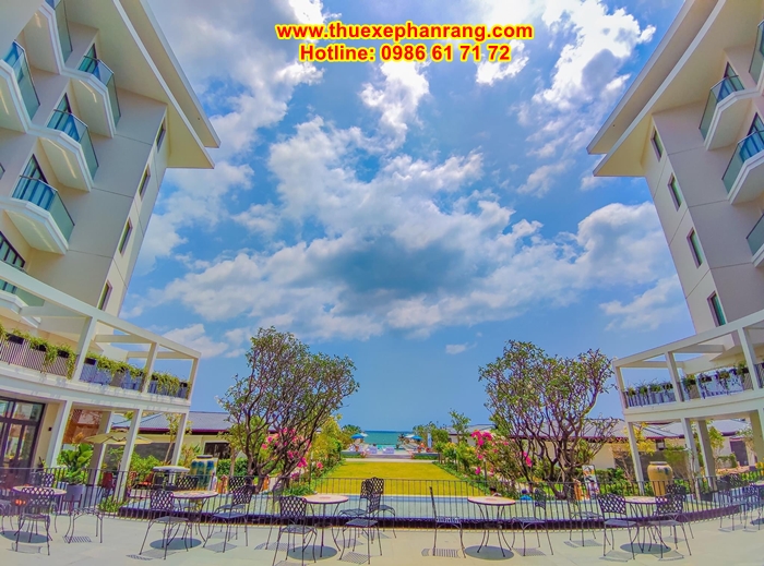 thue-xe-o-to-don-san-bay-cam-ranh-di-resort-hoan-my-ninh-thuan-7